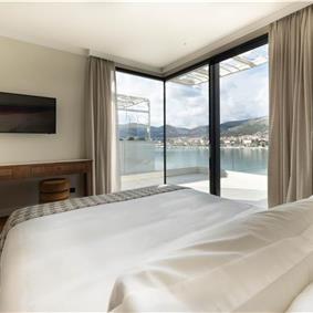 Selection of 5 bedroom seafront villas with pool on Ciovo near Trogir, sleeps 10